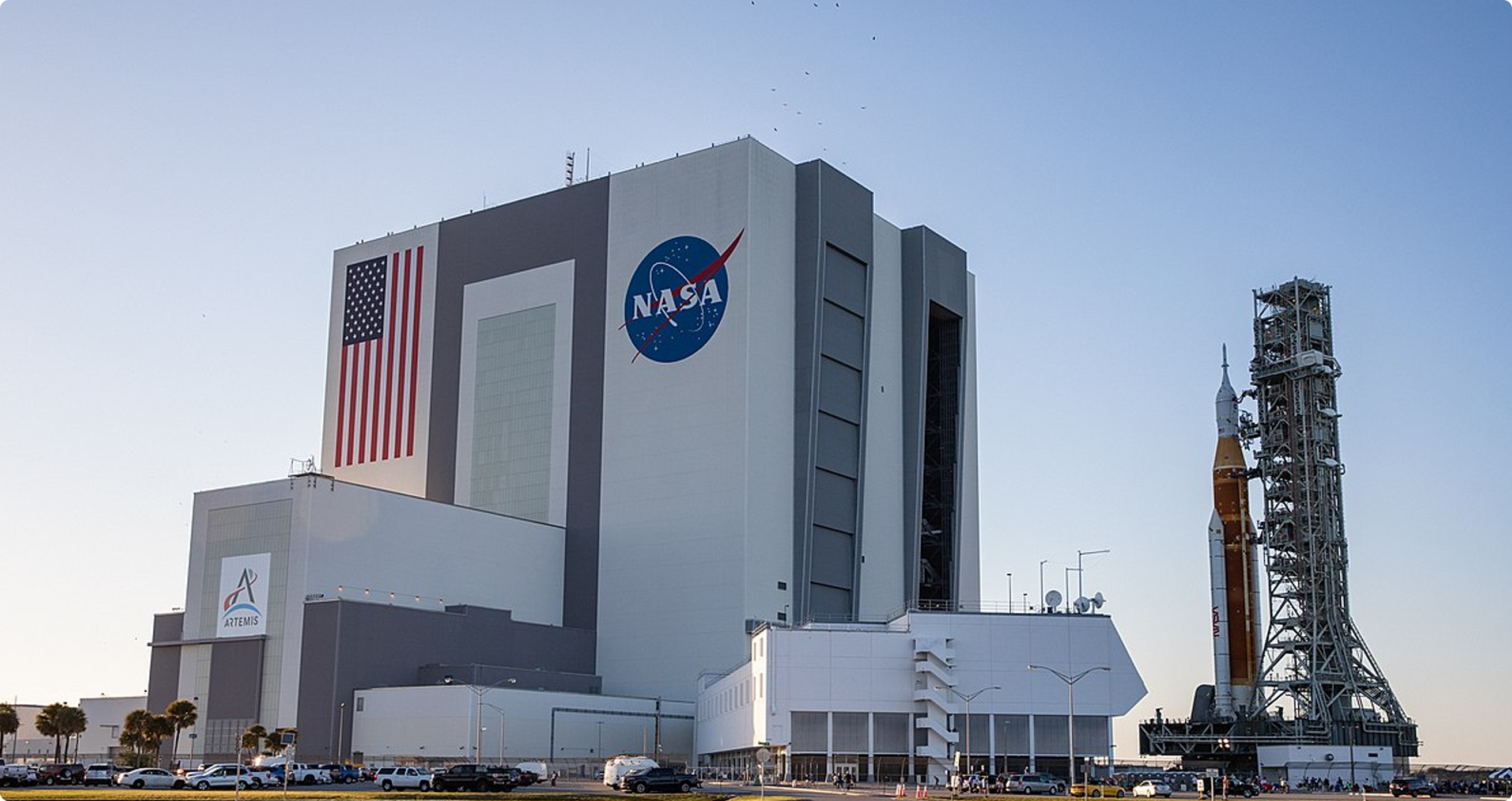 image of the VAB at kennedy space center